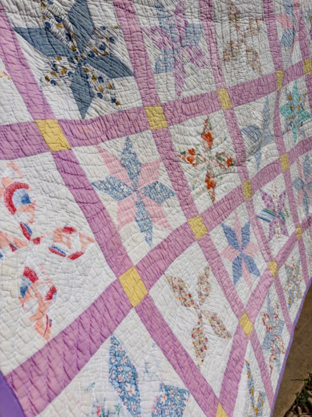 Vintage Hand Quilted Pinwheel Patchwork Quilt 57.5" x 70" – Pastel Cottagecore - Picture 4 of 17